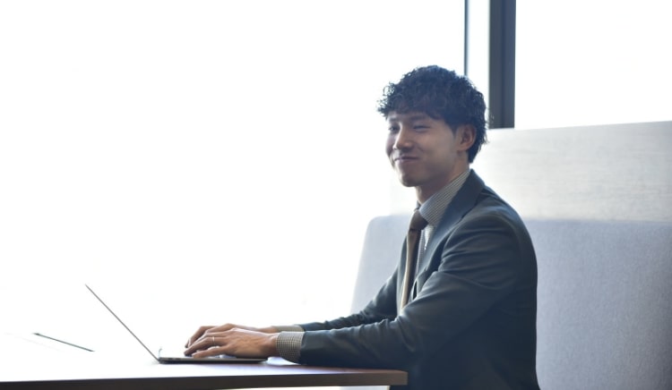 夢真の残業時間は3年で7.4時間削減！成長もプライベートも叶えられる充実の環境へ